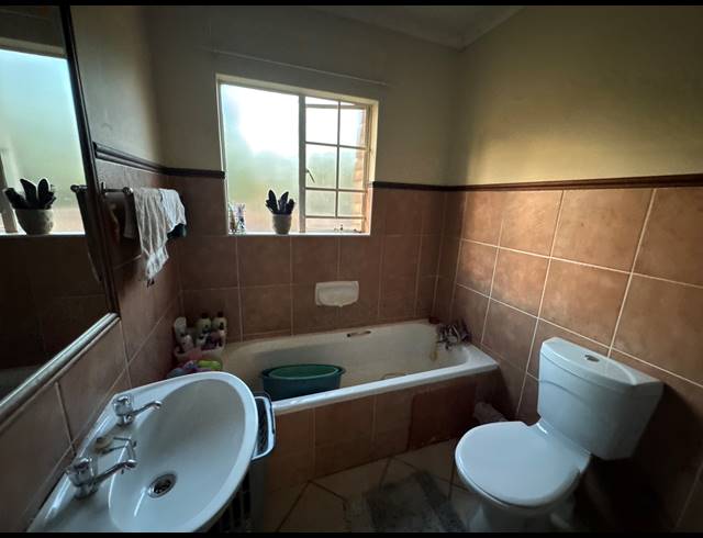 2 BEDROOM APARTMENT FOR SALE IN MOOIKLOOF RIDGE